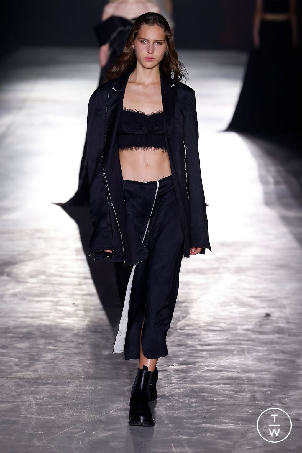 Fashion Week New York Fall/Winter 2024 look 39 de la collection Jason Wu womenswear