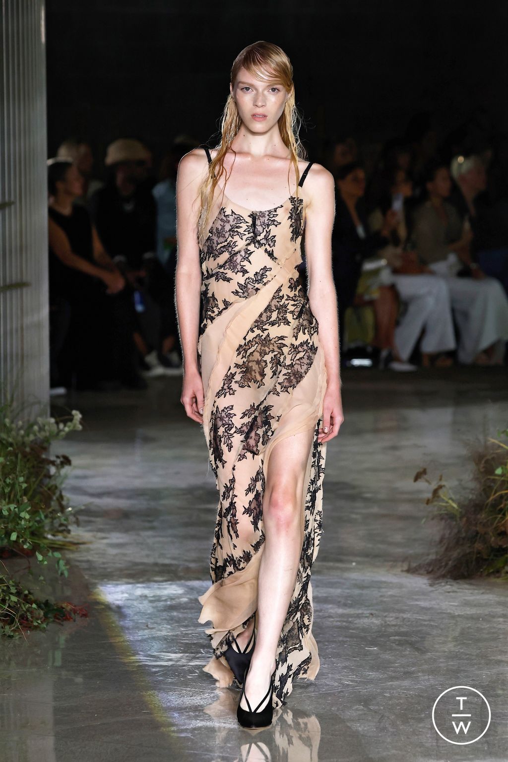 Fashion Week New York Spring/Summer 2024 look 33 from the Jason Wu collection womenswear