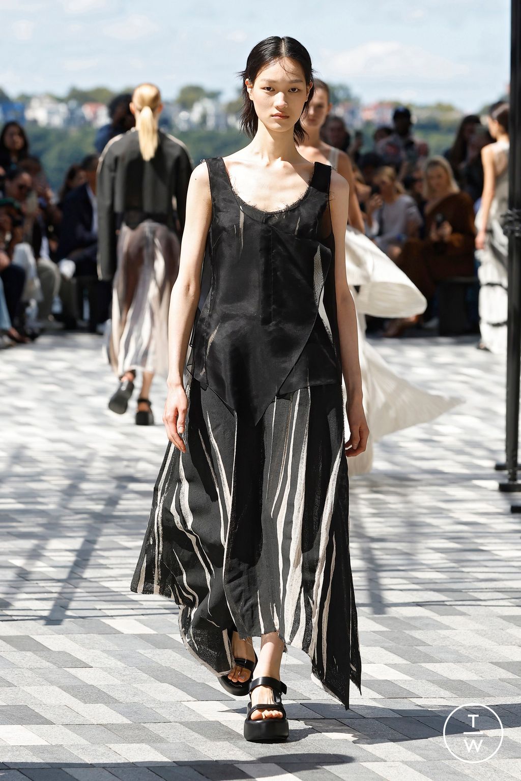 Fashion Week New York Spring-Summer 2025 look 4 from the Jason Wu collection womenswear