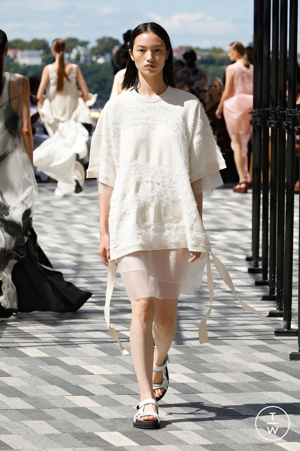 Fashion Week New York Spring/Summer 2025 look 8 from the Jason Wu collection 女装