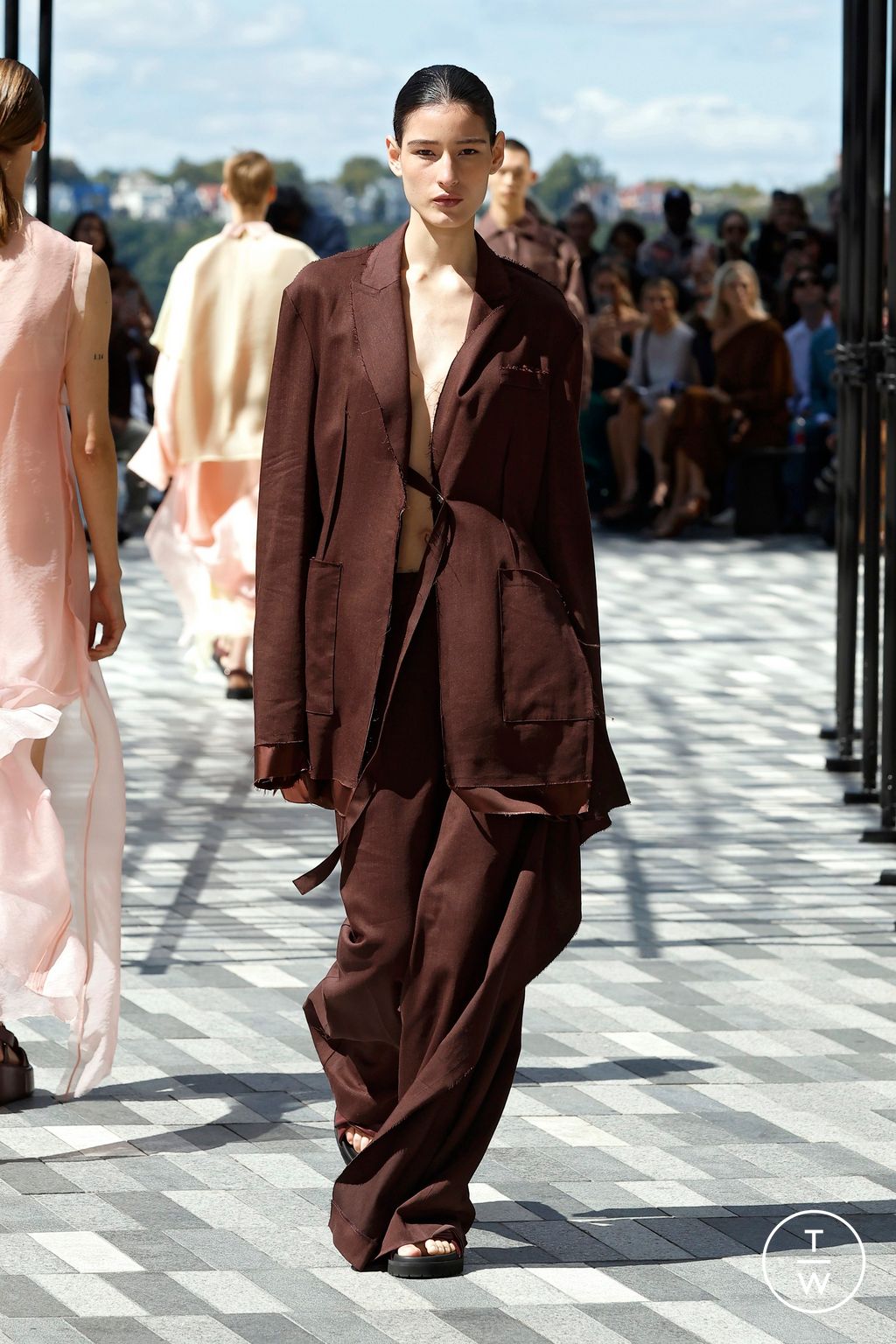 Fashion Week New York Spring/Summer 2025 look 11 from the Jason Wu collection 女装