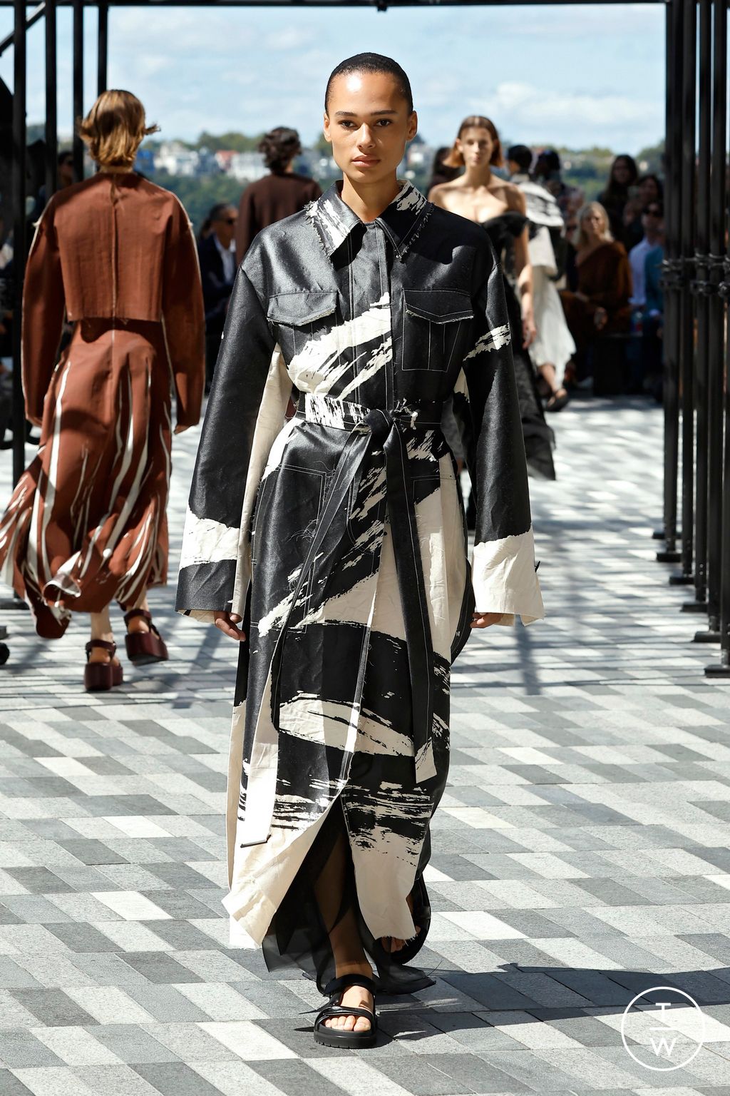 Fashion Week New York Spring/Summer 2025 look 16 from the Jason Wu collection 女装