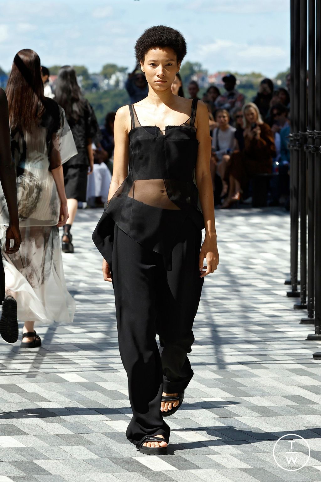 Fashion Week New York Spring/Summer 2025 look 22 from the Jason Wu collection 女装