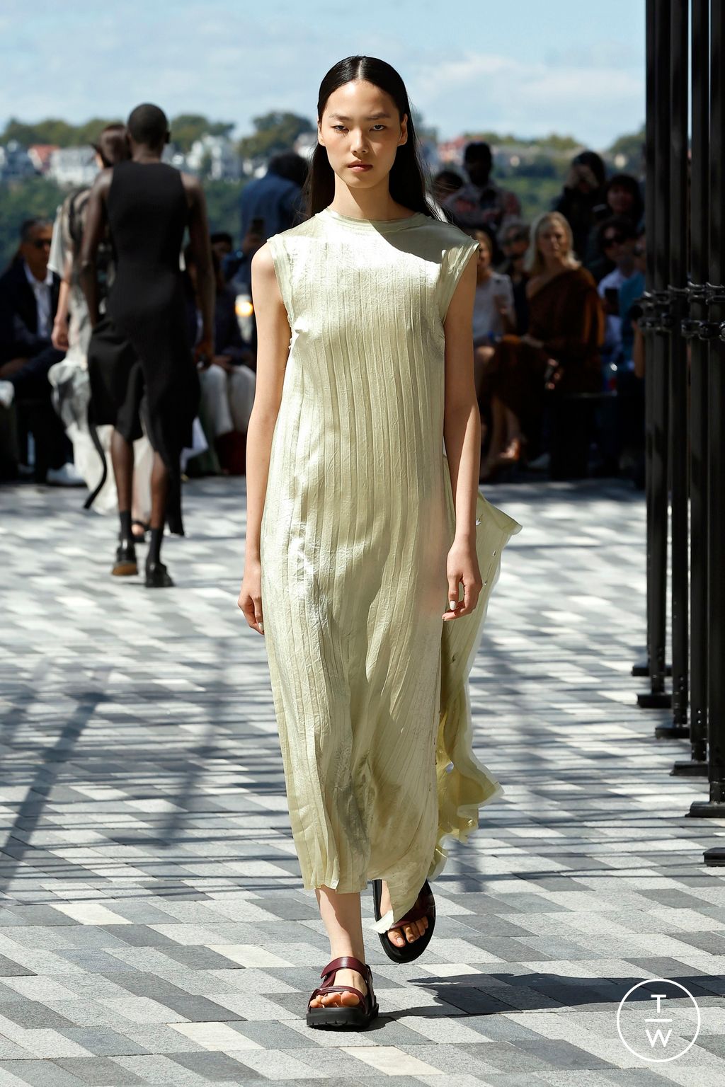 Fashion Week New York Spring/Summer 2025 look 23 from the Jason Wu collection 女装