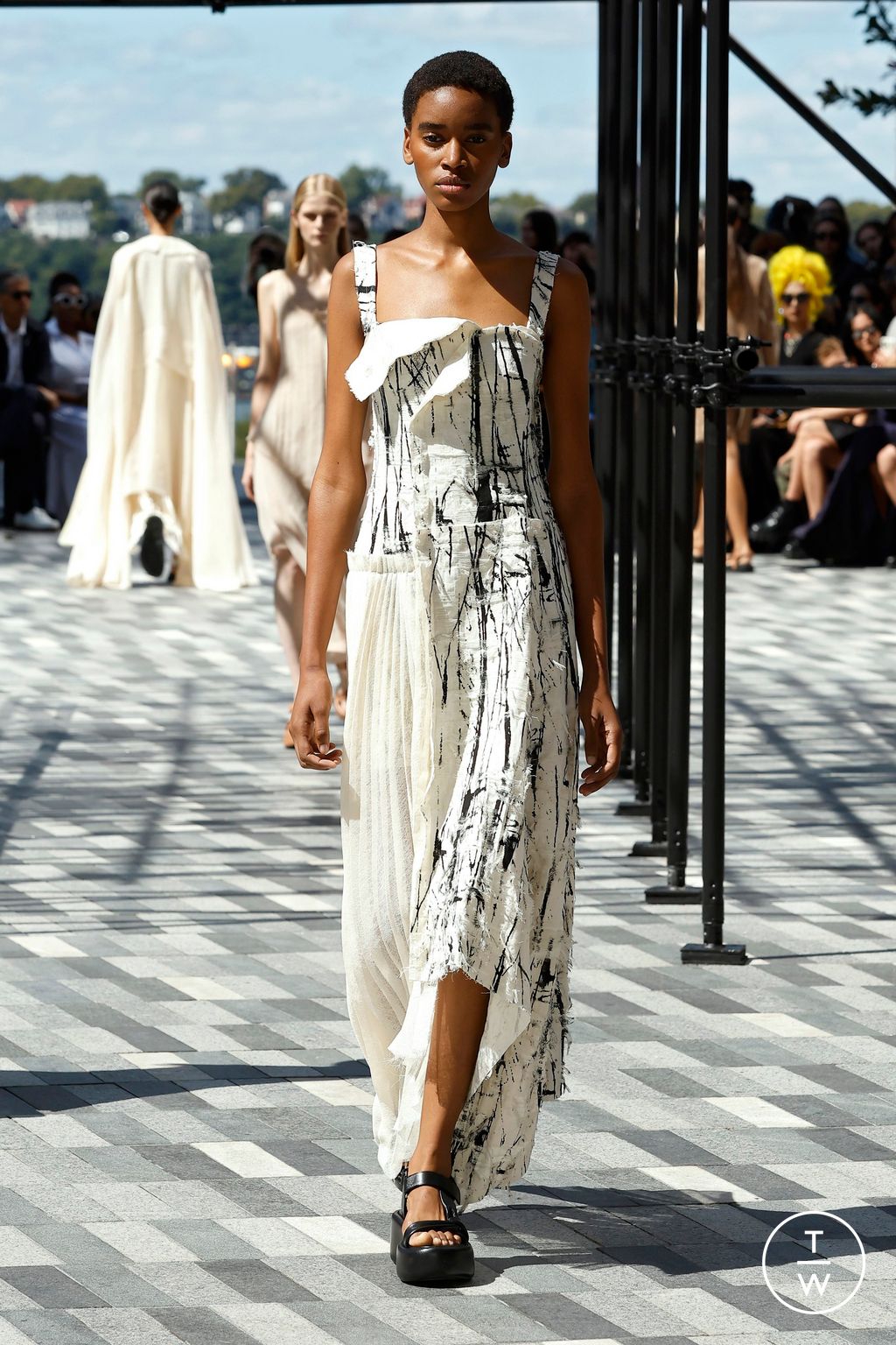 Fashion Week New York Spring/Summer 2025 look 29 from the Jason Wu collection 女装
