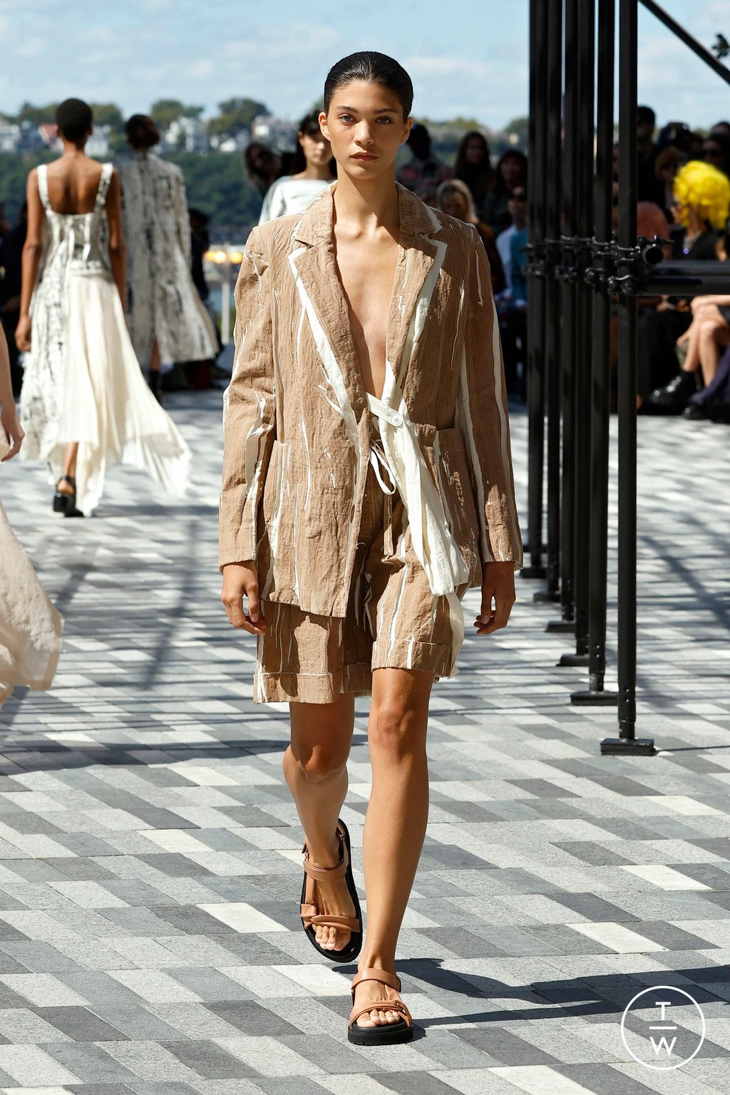 Fashion Week New York Spring/Summer 2025 look 31 from the Jason Wu collection 女装