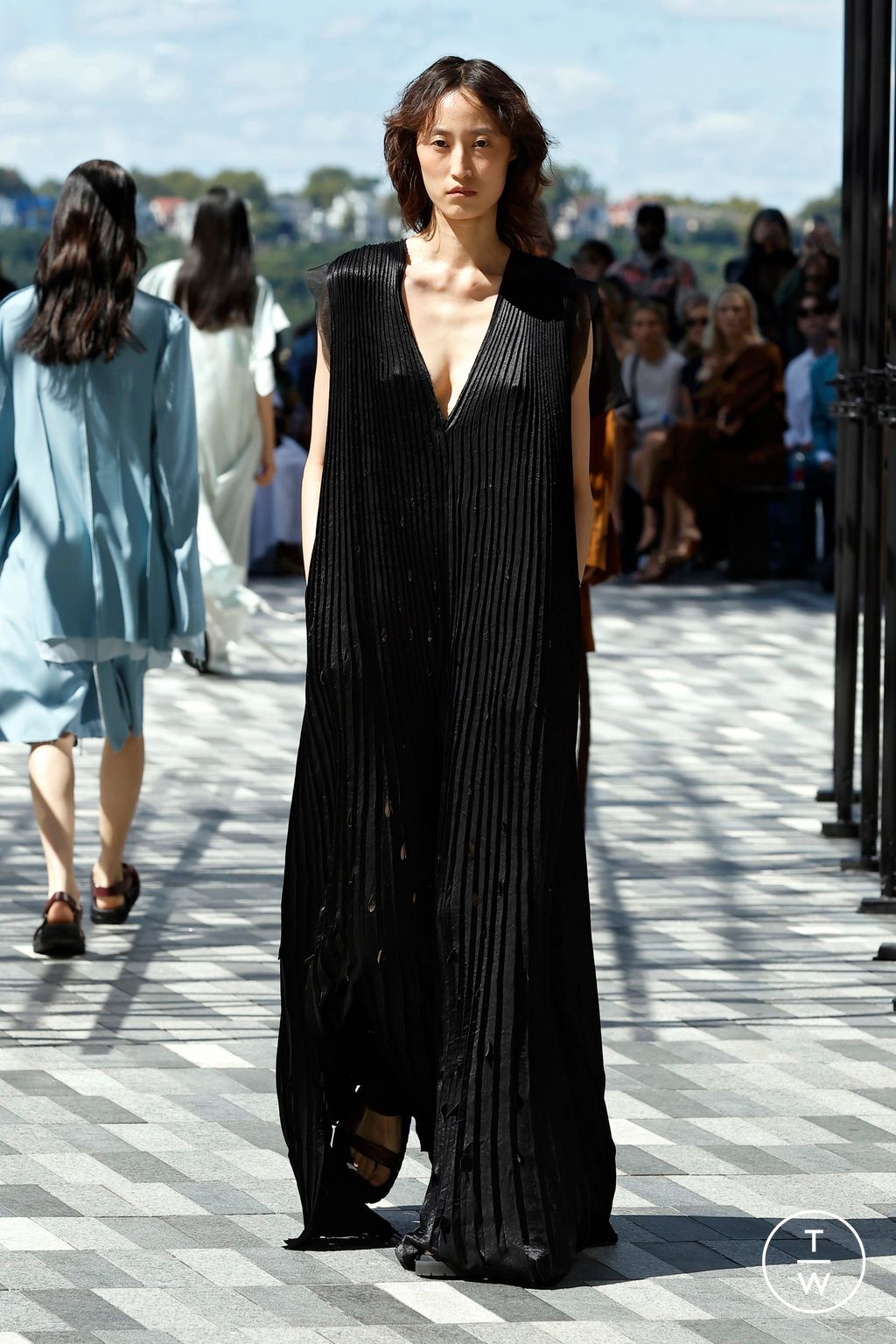 Fashion Week New York Spring/Summer 2025 look 35 from the Jason Wu collection 女装