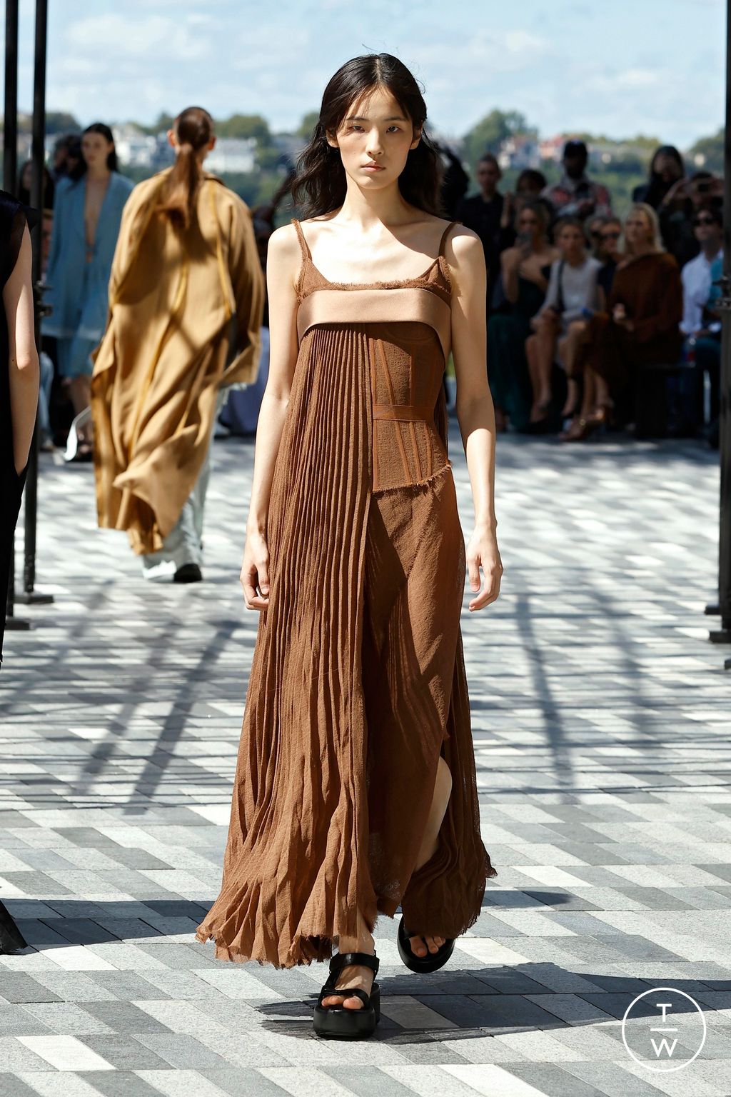 Fashion Week New York Spring-Summer 2025 look 37 from the Jason Wu collection womenswear