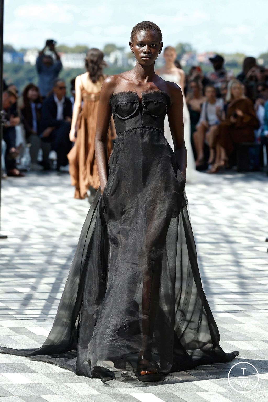 Fashion Week New York Spring/Summer 2025 look 38 from the Jason Wu collection 女装