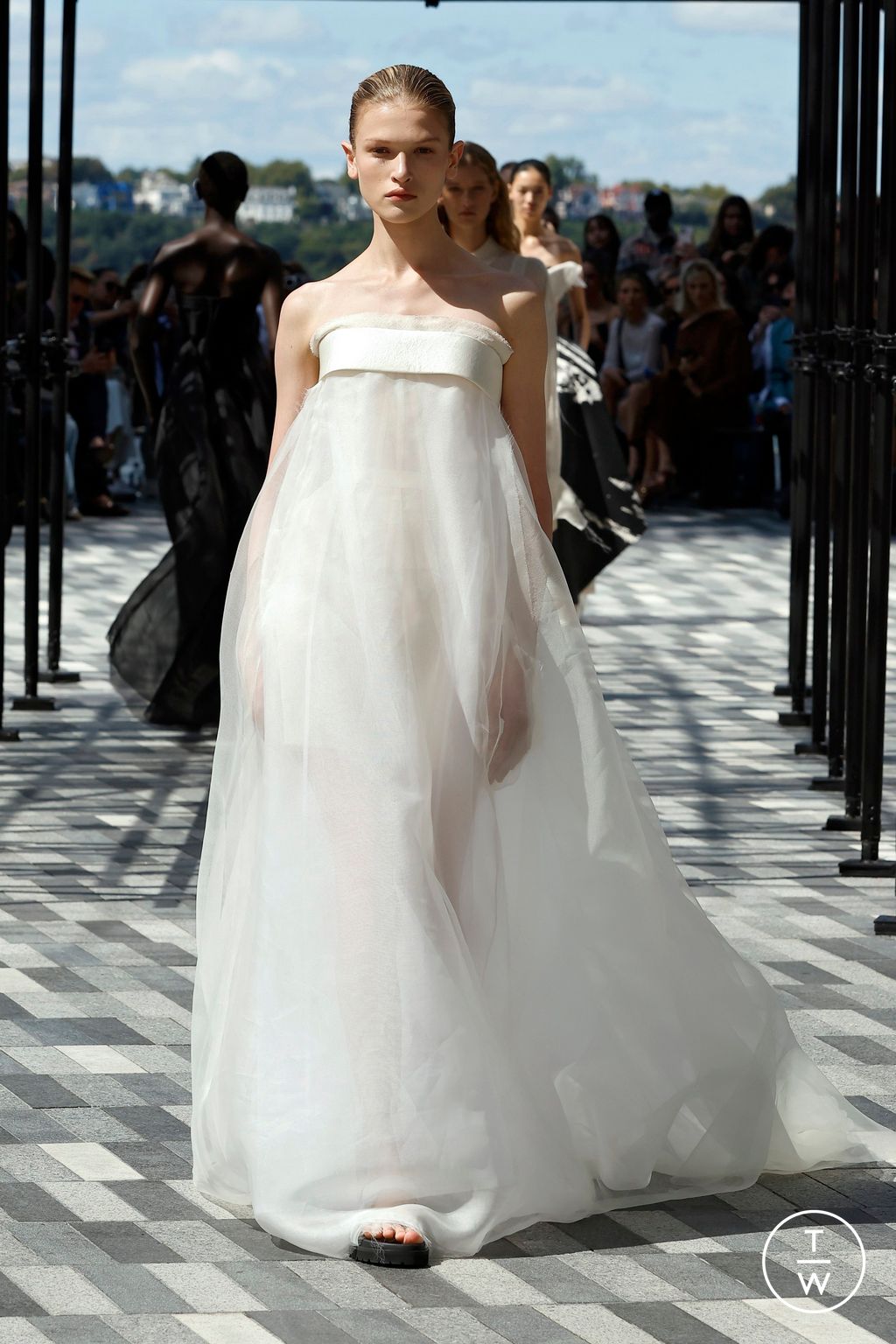 Fashion Week New York Spring/Summer 2025 look 39 from the Jason Wu collection 女装