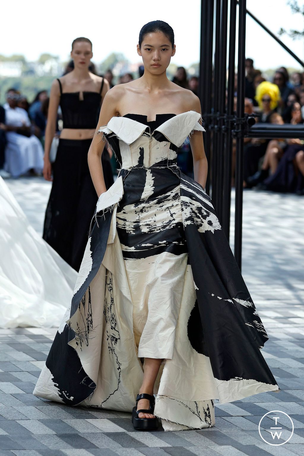 Fashion Week New York Spring/Summer 2025 look 41 from the Jason Wu collection 女装