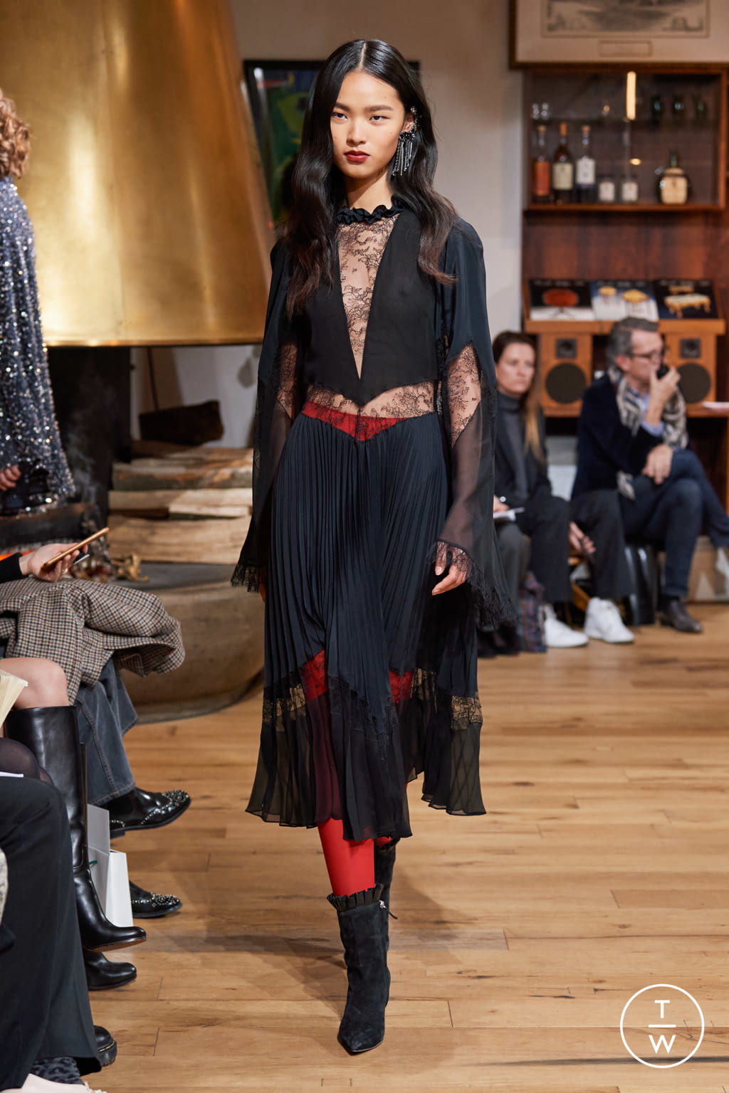 Fashion Week Paris Spring/Summer 2020 look 18 from the Julie de Libran collection couture