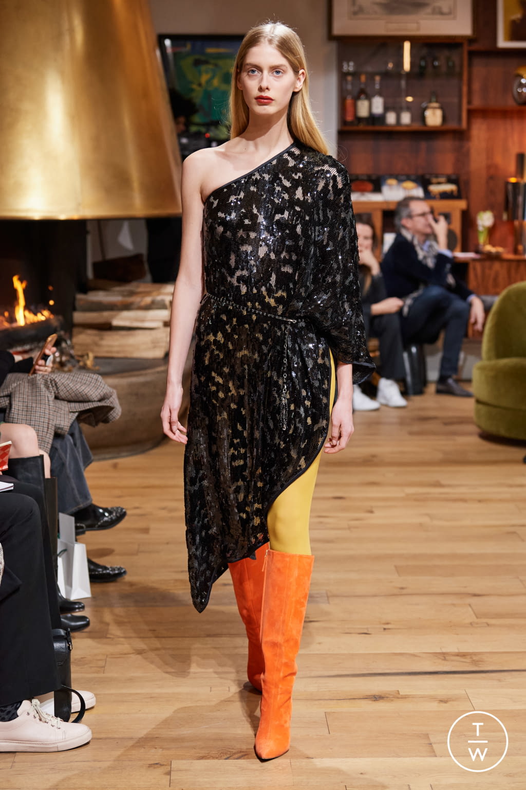 Fashion Week Paris Spring/Summer 2020 look 2 de la collection Julie de Libran couture