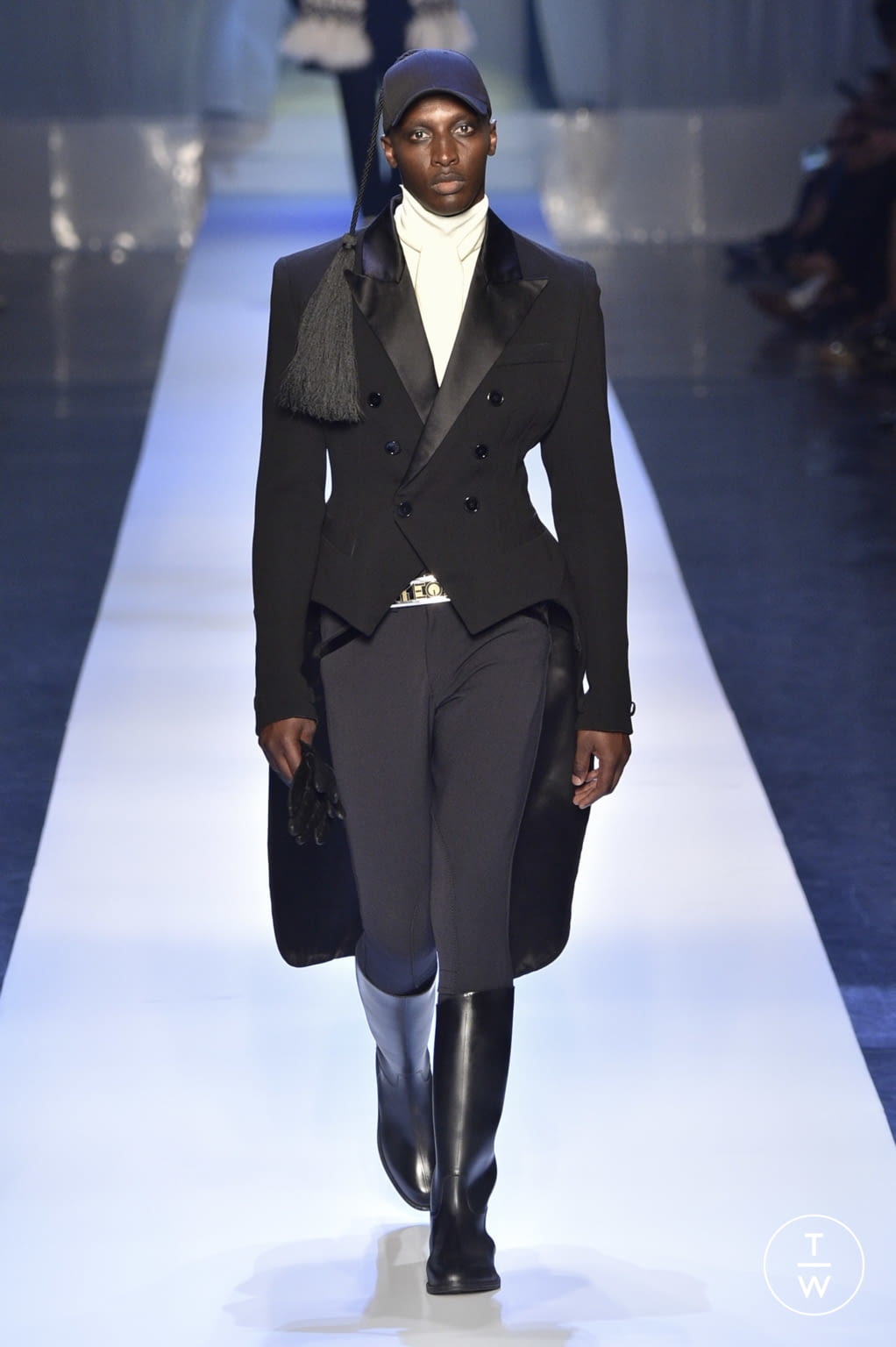 Fashion Week Paris Fall/Winter 2018 look 1 from the Jean Paul Gaultier collection couture