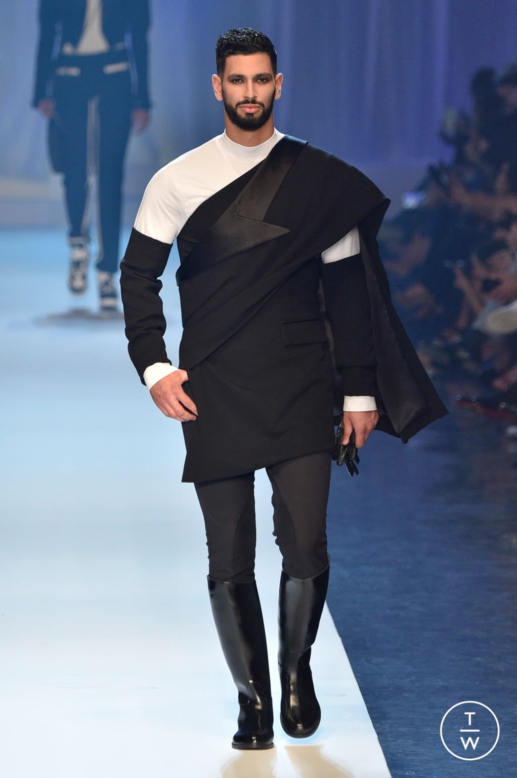 Fashion Week Paris Fall/Winter 2018 look 11 from the Jean Paul Gaultier collection couture