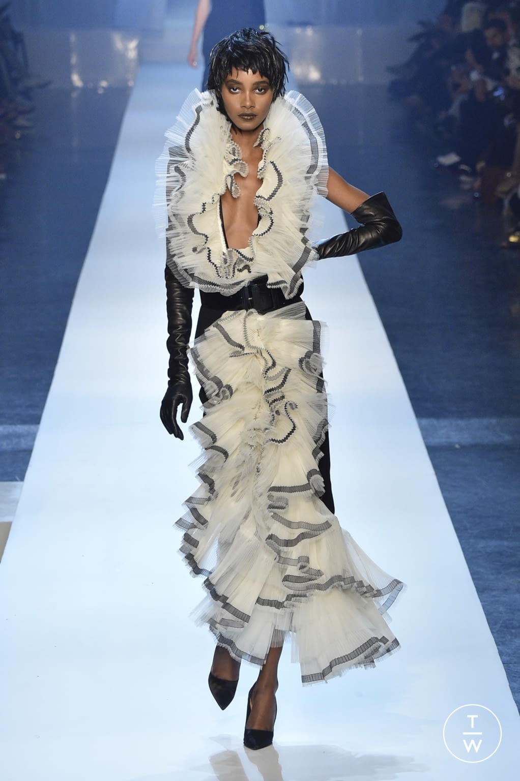 Fashion Week Paris Fall/Winter 2018 look 35 from the Jean Paul Gaultier collection couture