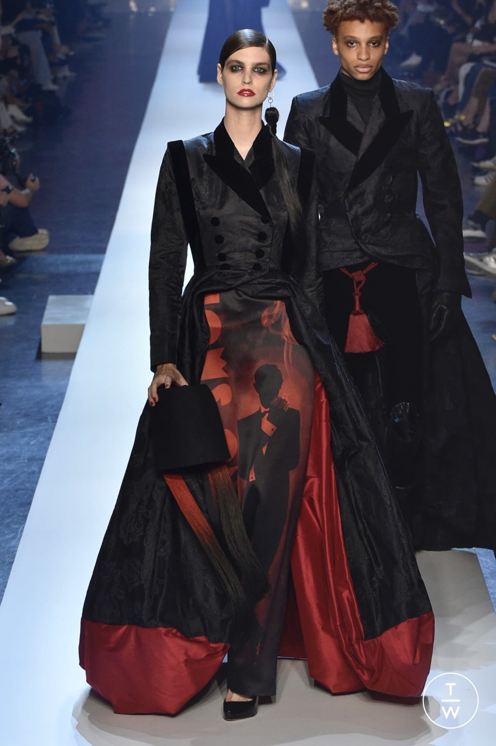 Fashion Week Paris Fall/Winter 2018 look 52 from the Jean Paul Gaultier collection couture