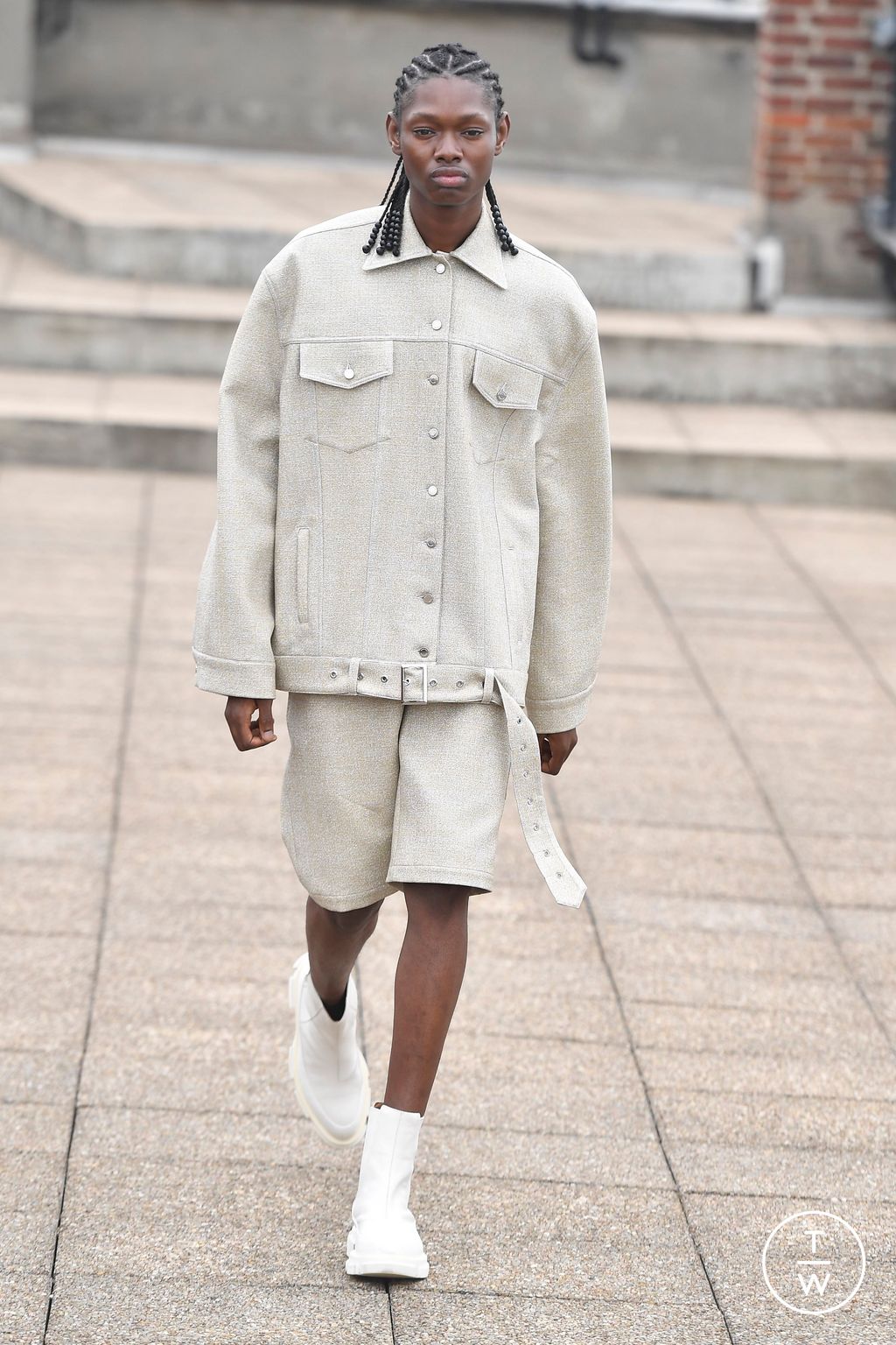 Fashion Week Paris Spring/Summer 2025 look 16 de la collection Jeanne Friot menswear