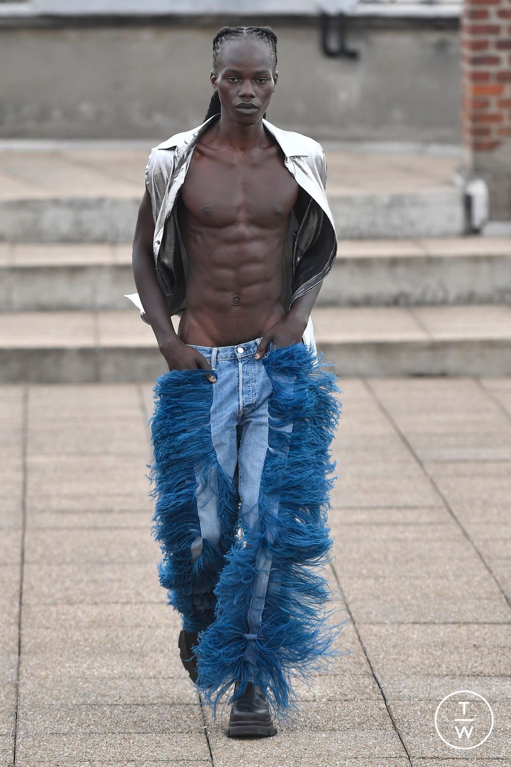 Fashion Week Paris Spring/Summer 2025 look 29 from the Jeanne Friot collection menswear