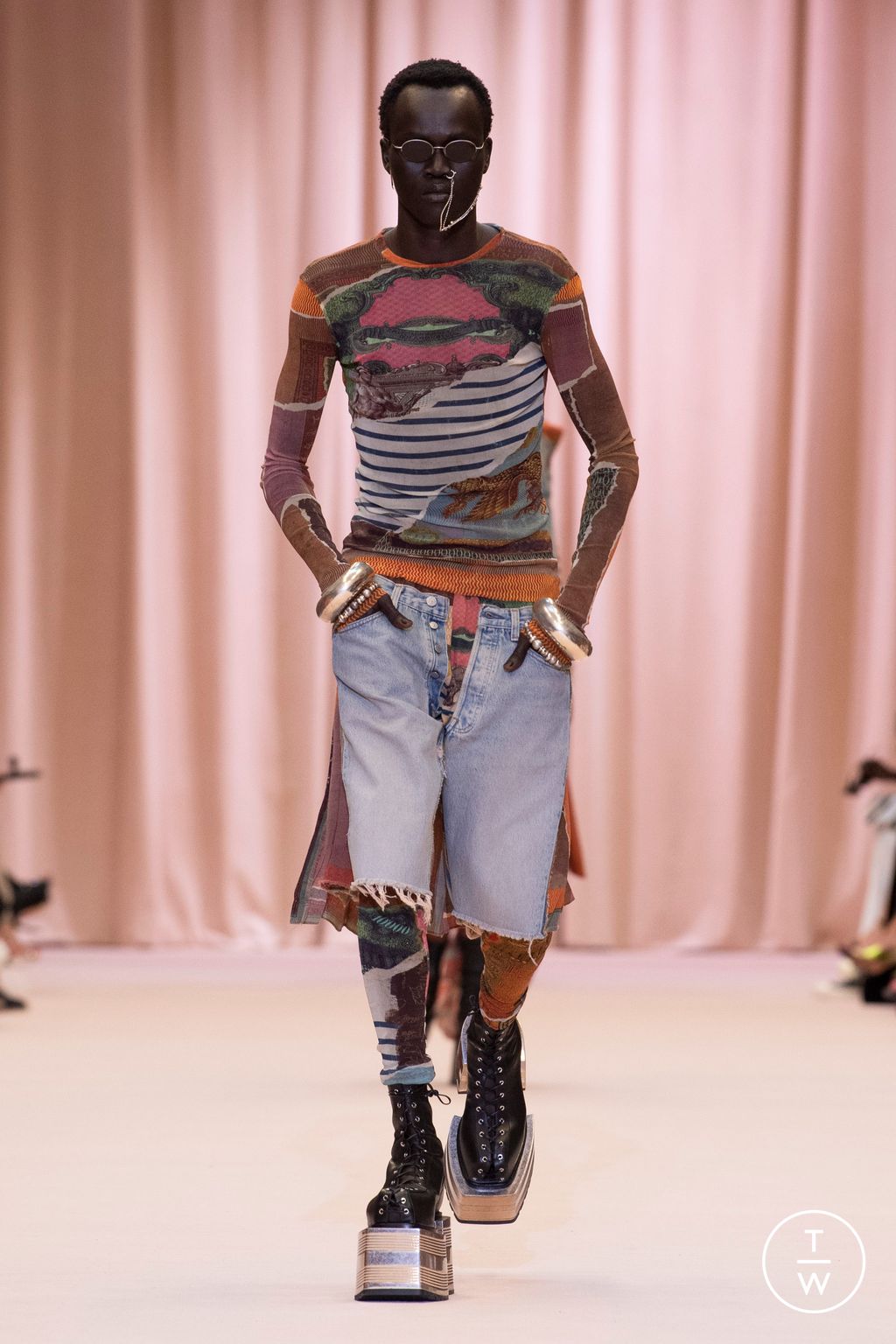 Fashion Week Paris Fall/Winter 2022 look 4 from the Jean Paul Gaultier collection 高级定制