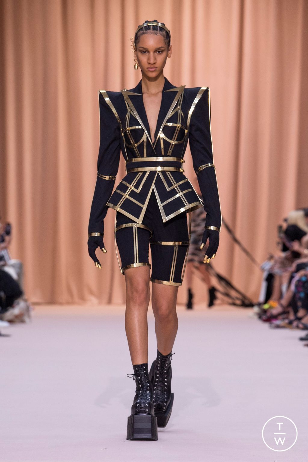 Fashion Week Paris Fall/Winter 2022 look 30 from the Jean Paul Gaultier collection couture