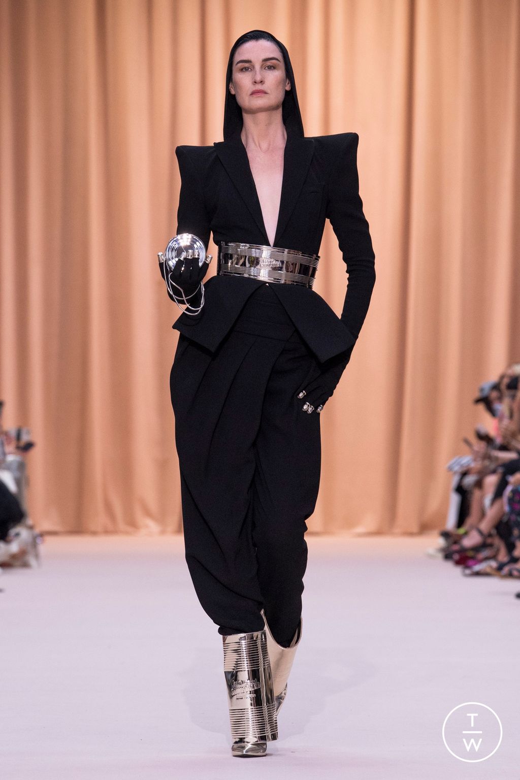 Fashion Week Paris Fall/Winter 2022 look 34 de la collection Jean Paul Gaultier couture