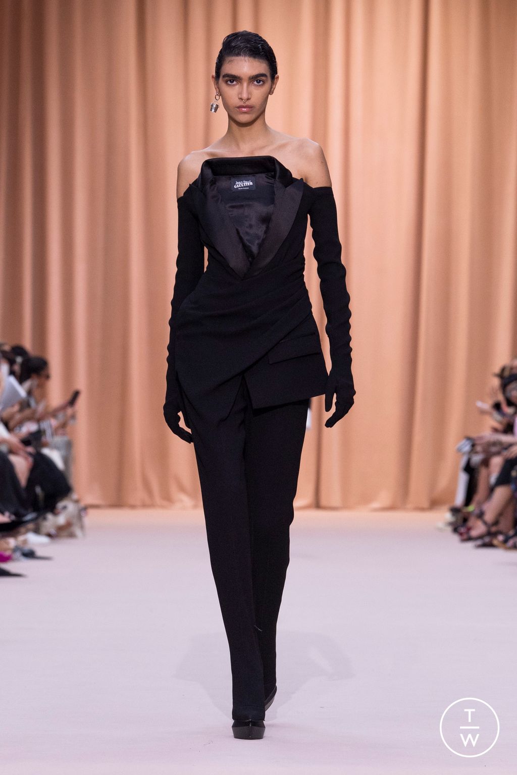 Fashion Week Paris Fall/Winter 2022 look 35 de la collection Jean Paul Gaultier couture