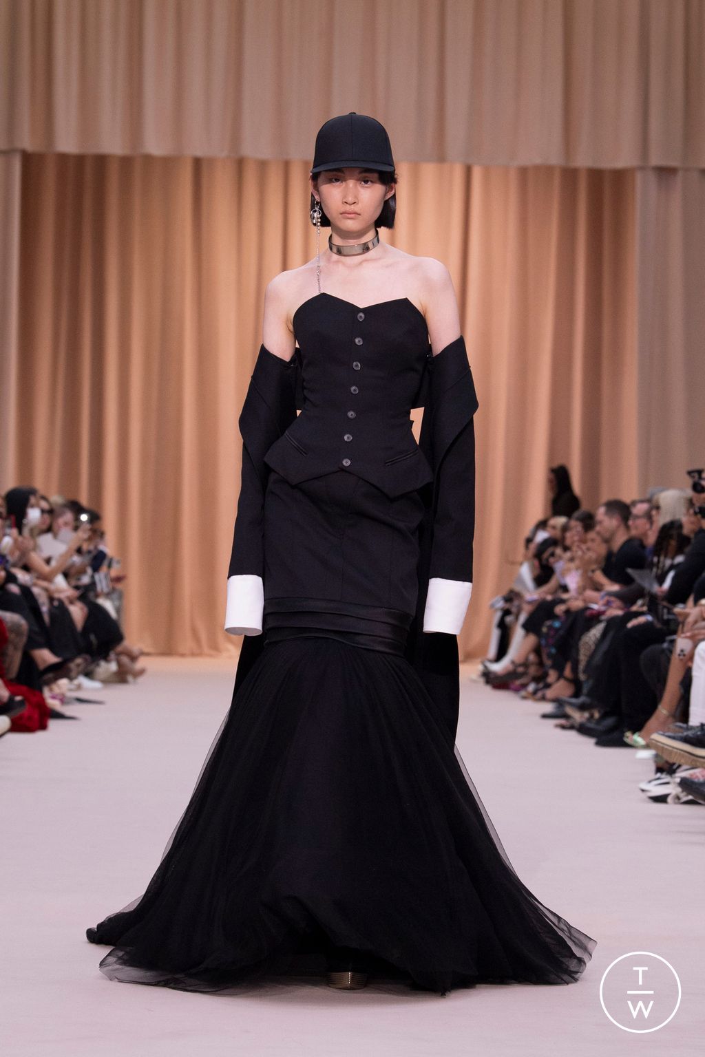 Fashion Week Paris Fall/Winter 2022 look 40 de la collection Jean Paul Gaultier couture