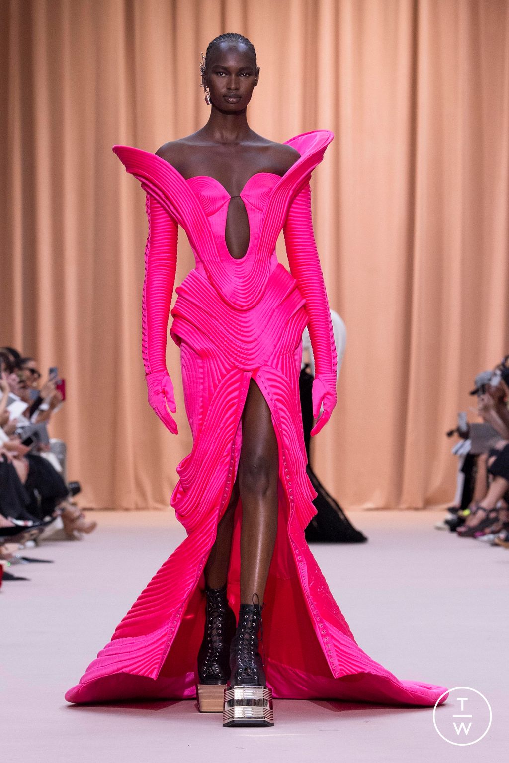 Fashion Week Paris Fall/Winter 2022 look 43 from the Jean Paul Gaultier collection couture