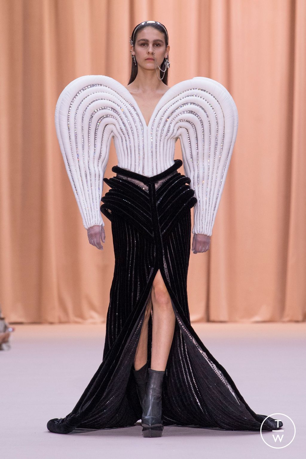 Fashion Week Paris Fall/Winter 2022 look 44 from the Jean Paul Gaultier collection couture