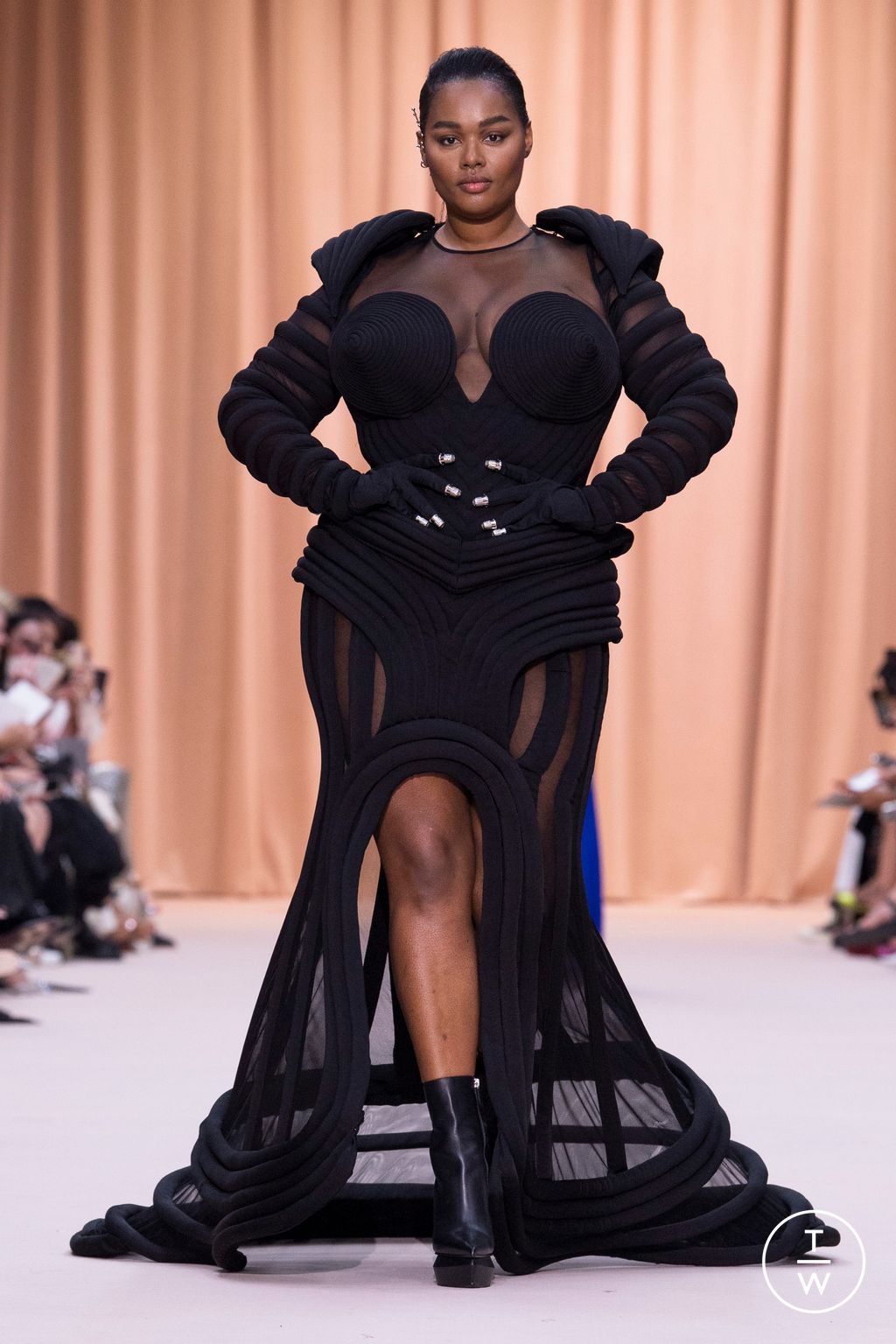 Fashion Week Paris Fall/Winter 2022 look 45 from the Jean Paul Gaultier collection couture