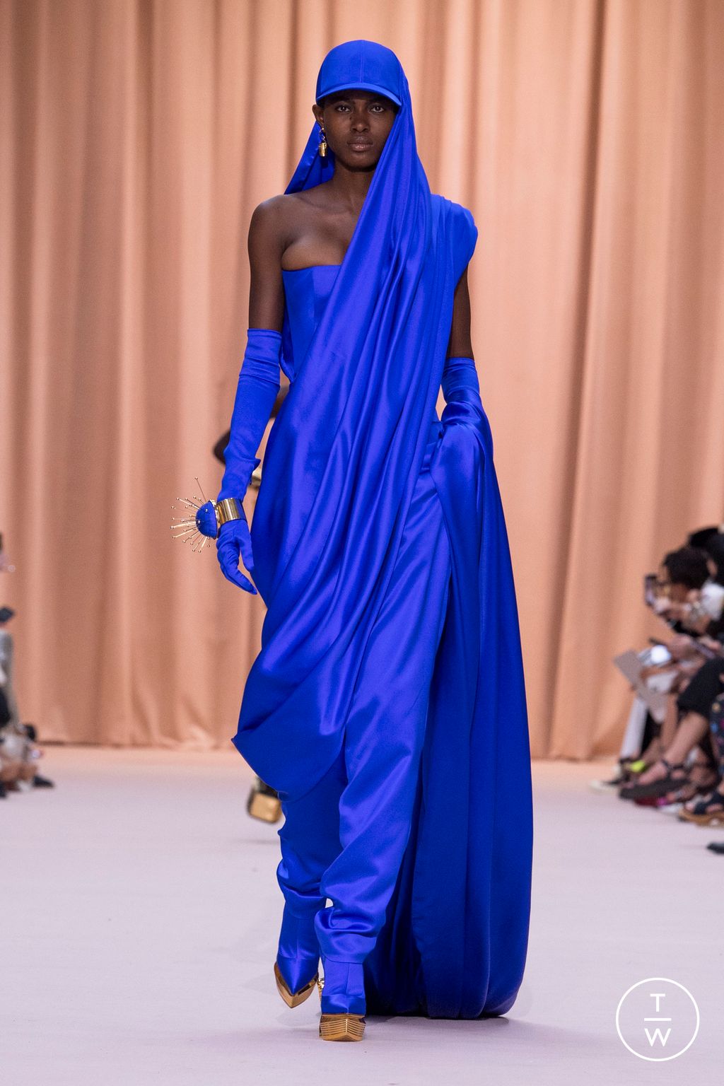 Fashion Week Paris Fall/Winter 2022 look 46 de la collection Jean Paul Gaultier couture