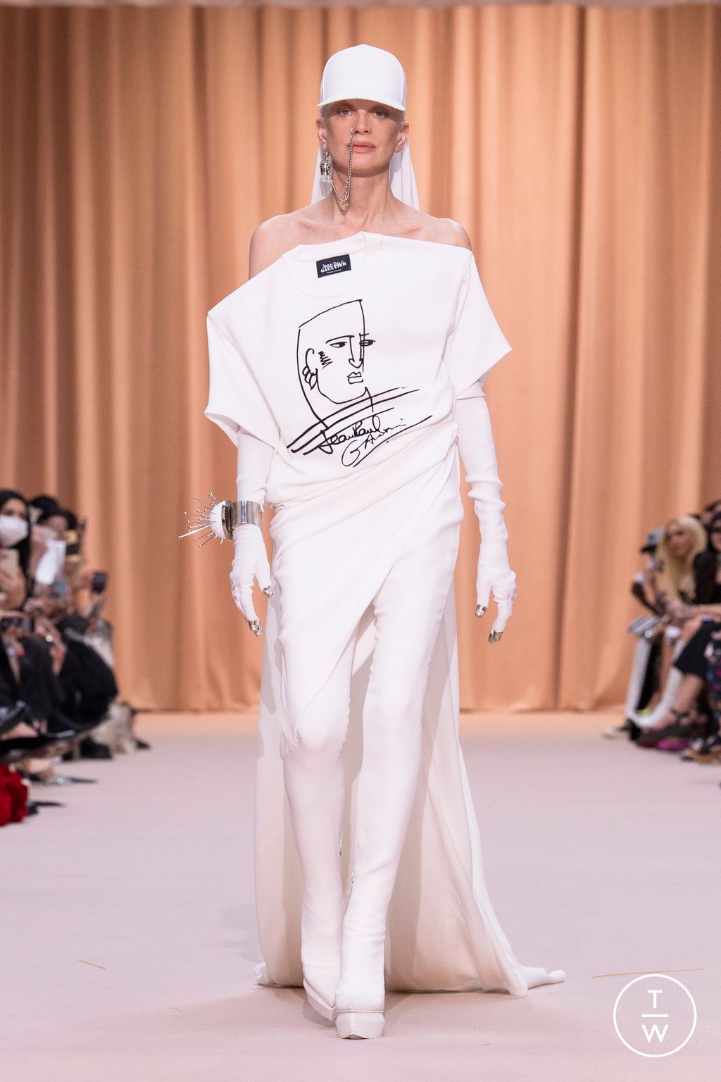 Fashion Week Paris Fall/Winter 2022 look 58 de la collection Jean Paul Gaultier couture