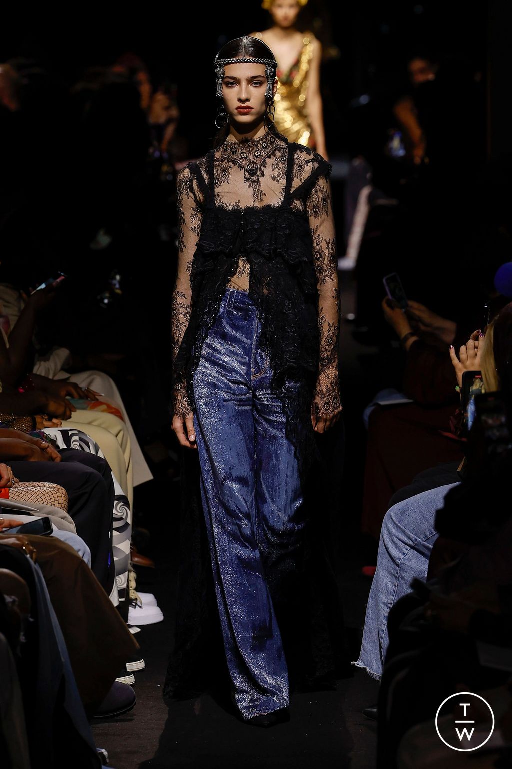 Fashion Week Paris Fall/Winter 2023 look 4 de la collection Jean Paul Gaultier couture