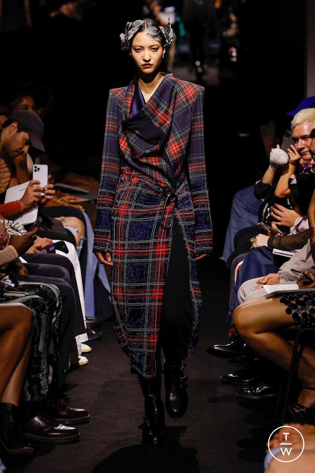 Fashion Week Paris Fall/Winter 2023 look 7 de la collection Jean Paul Gaultier couture