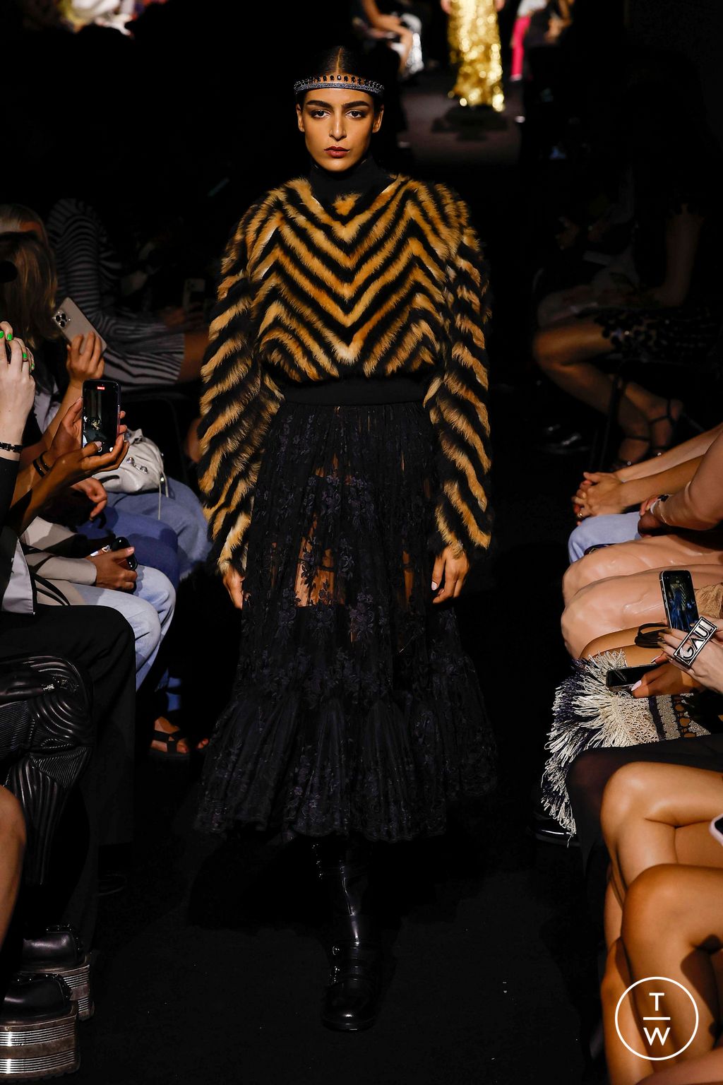 Fashion Week Paris Fall/Winter 2023 look 9 de la collection Jean Paul Gaultier couture