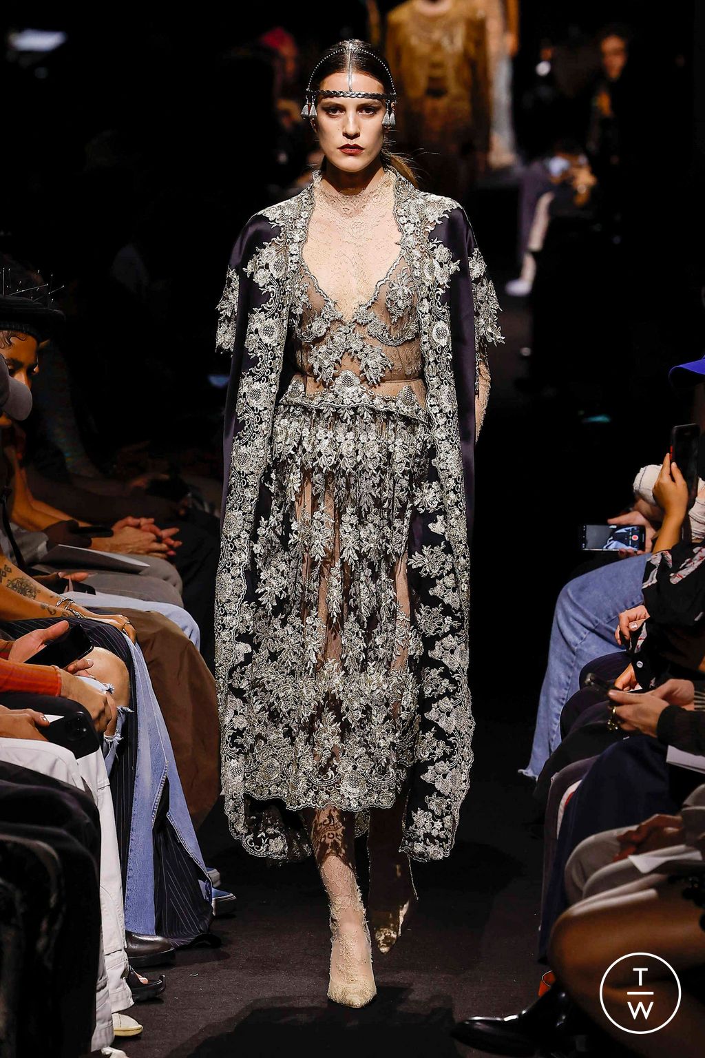 Fashion Week Paris Fall/Winter 2023 look 11 de la collection Jean Paul Gaultier couture