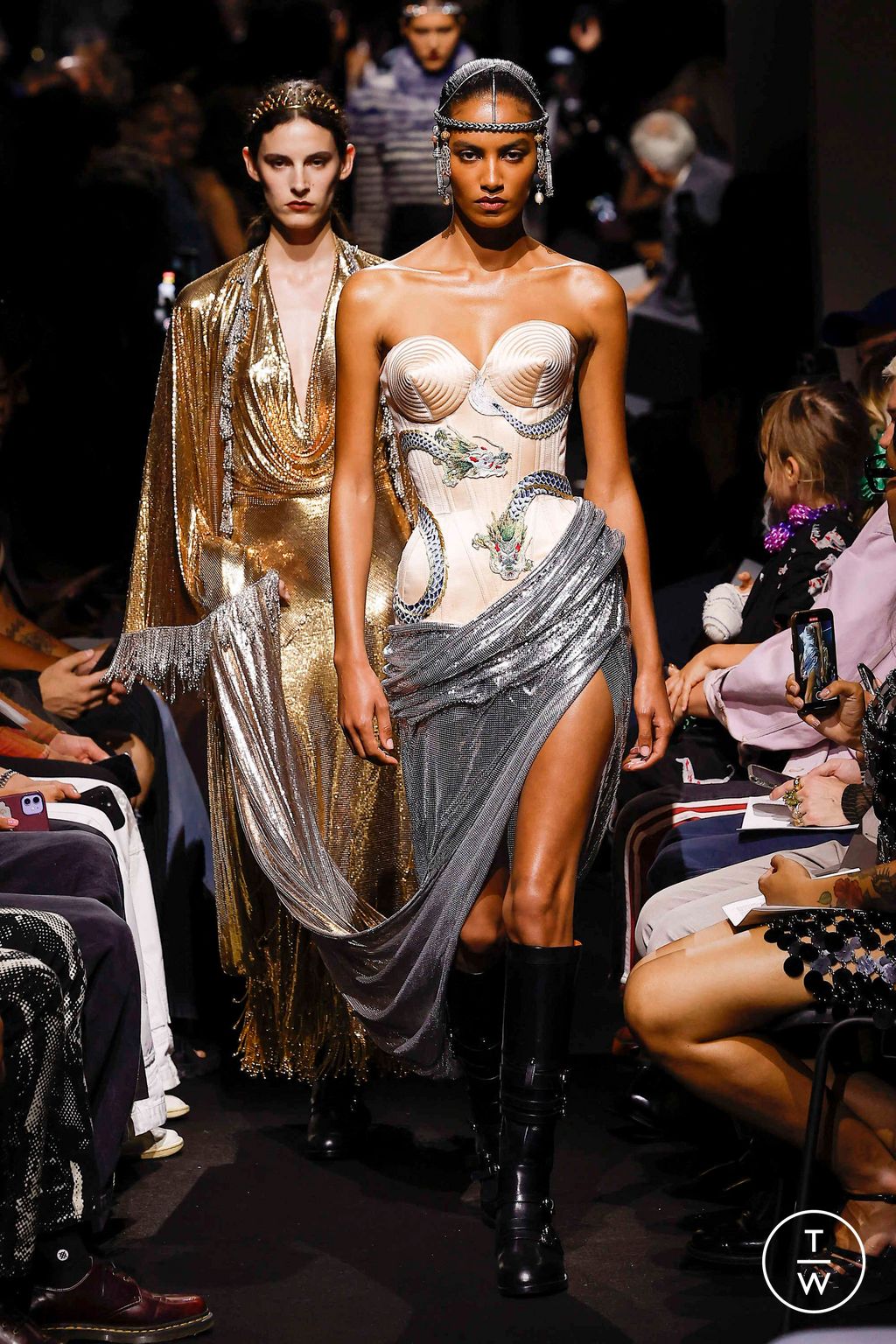 Fashion Week Paris Fall/Winter 2023 look 18 de la collection Jean Paul Gaultier couture