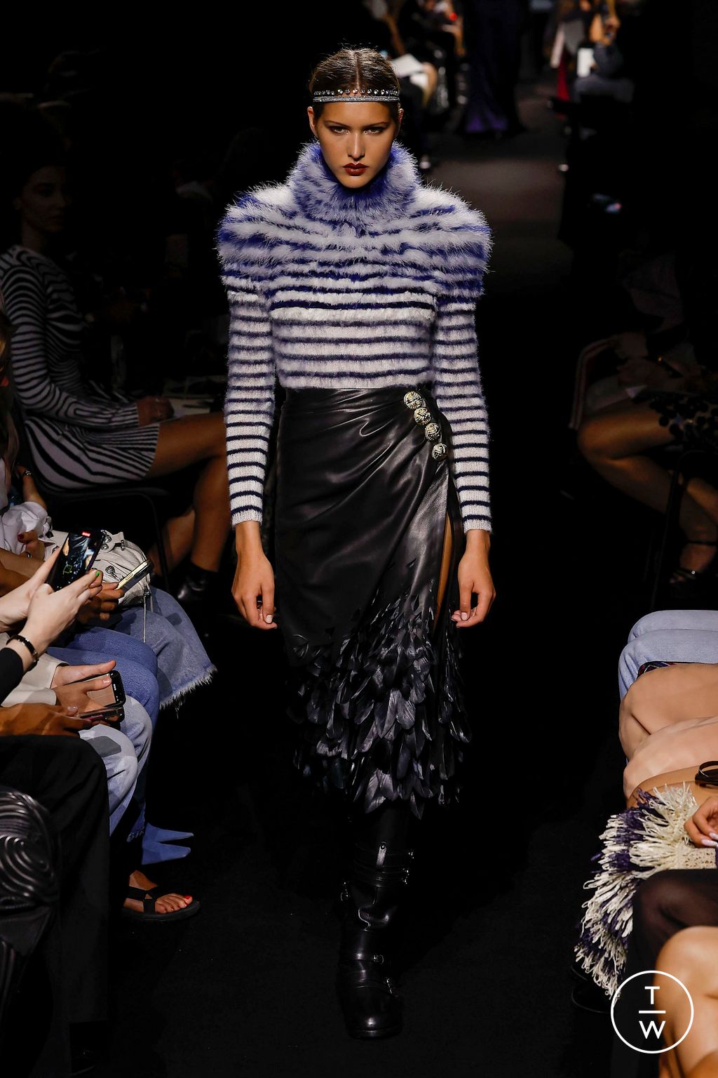 Fashion Week Paris Fall/Winter 2023 look 19 de la collection Jean Paul Gaultier couture