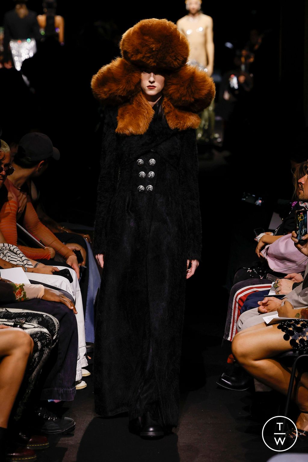 Fashion Week Paris Fall/Winter 2023 look 21 de la collection Jean Paul Gaultier couture