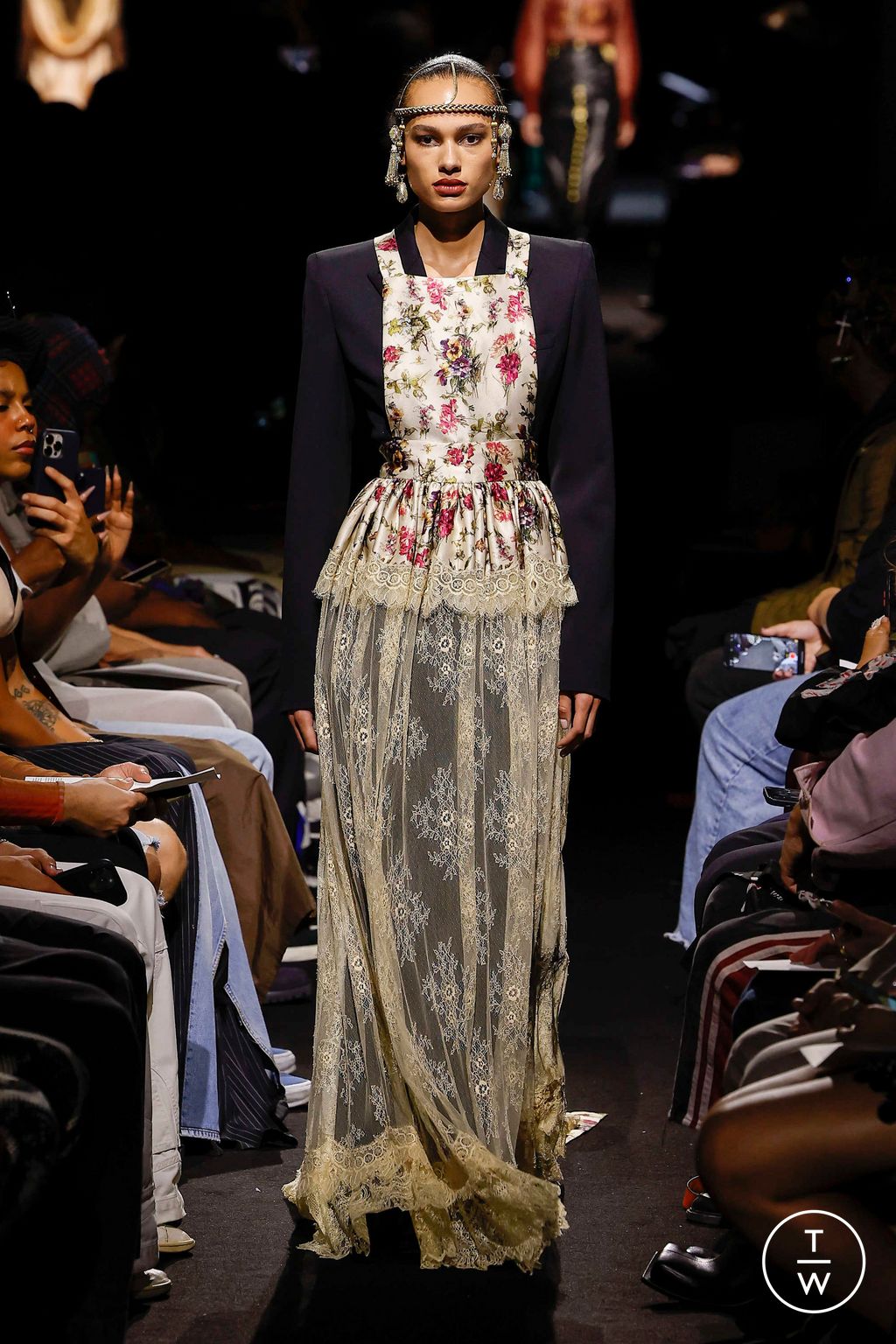Fashion Week Paris Fall/Winter 2023 look 27 from the Jean Paul Gaultier collection 高级定制