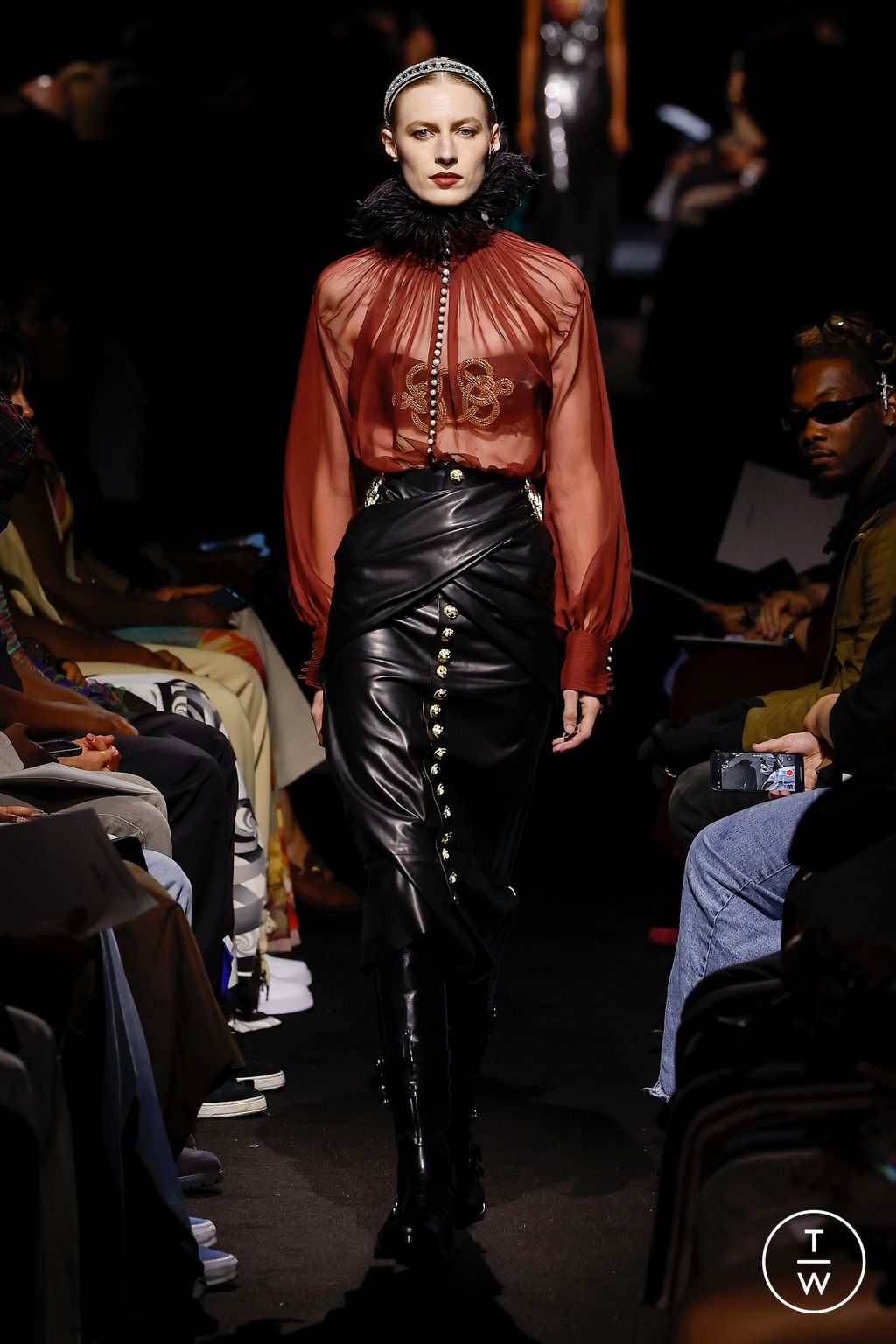 Fashion Week Paris Fall/Winter 2023 look 28 de la collection Jean Paul Gaultier couture