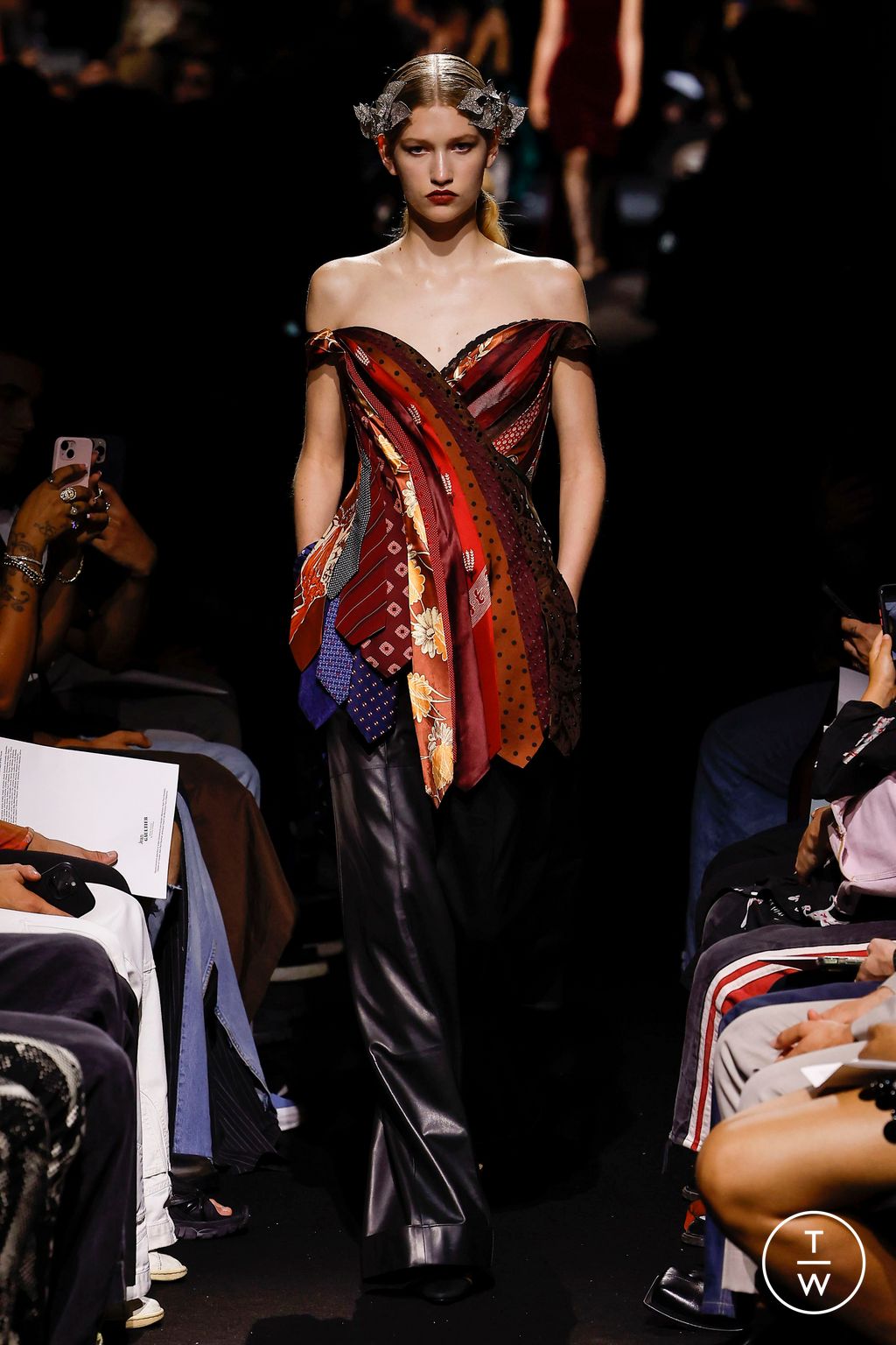 Fashion Week Paris Fall/Winter 2023 look 30 de la collection Jean Paul Gaultier couture
