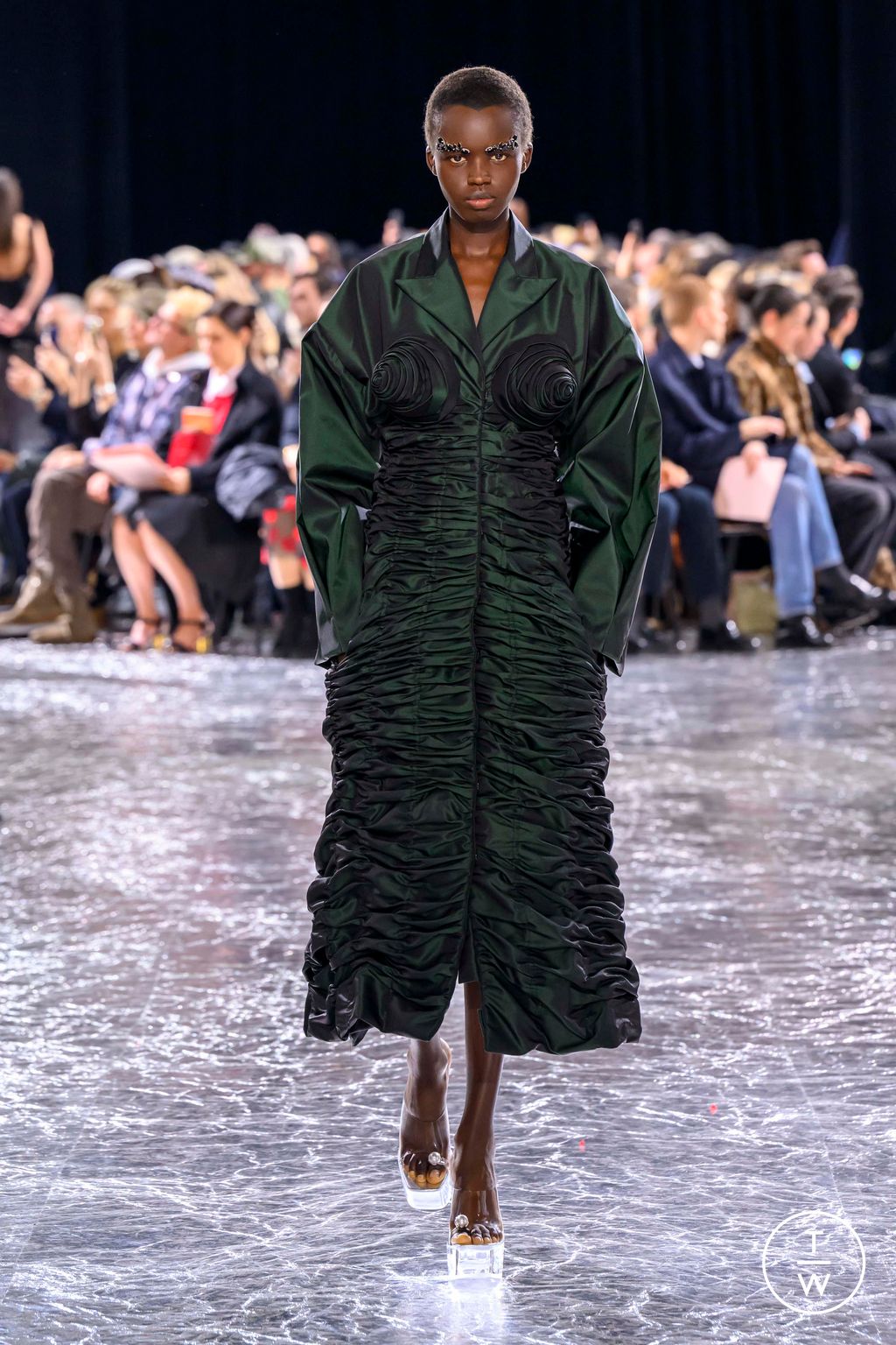 Fashion Week Paris Spring/Summer 2024 look 16 de la collection Jean Paul Gaultier couture