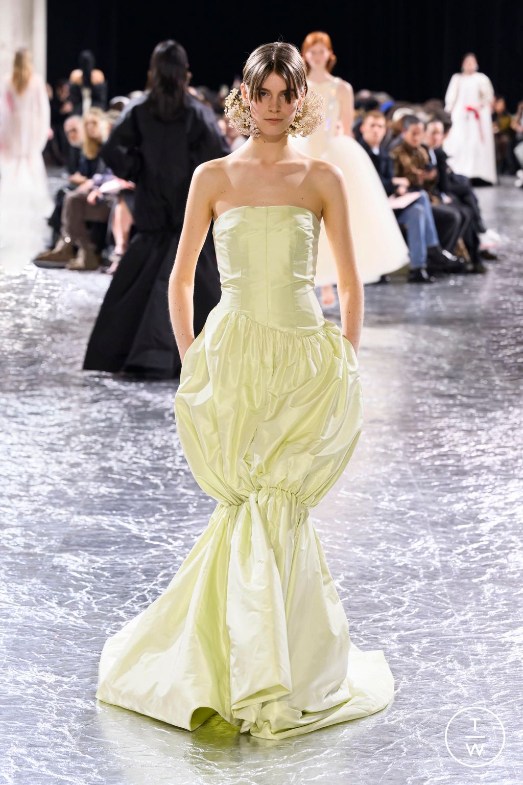 Fashion Week Paris Spring/Summer 2024 look 31 de la collection Jean Paul Gaultier couture