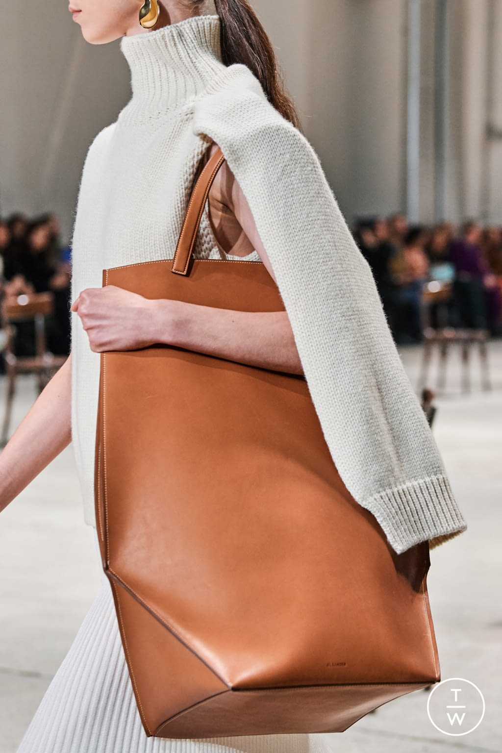 Fashion Week Milan Fall/Winter 2020 look 4 from the Jil Sander collection womenswear accessories