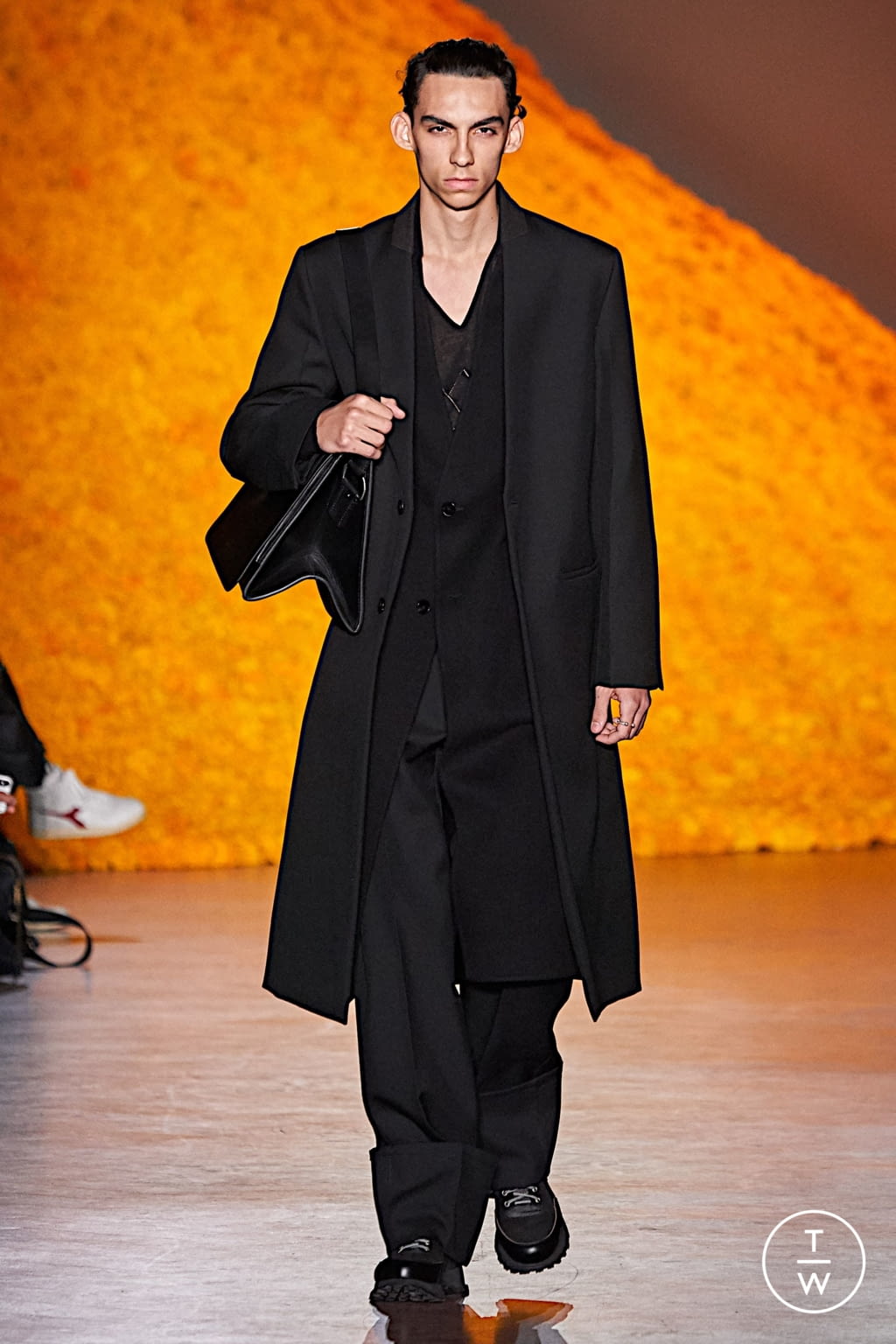Fashion Week Florence - Pitti Fall/Winter 2020 look 1 de la collection Jil Sander menswear