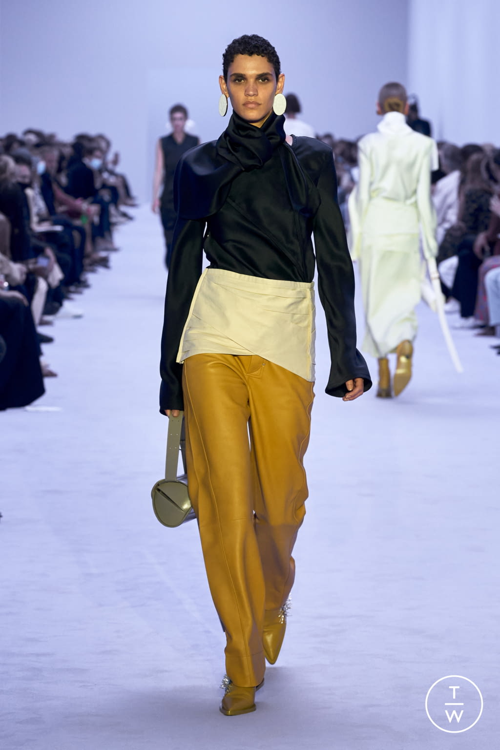 Fashion Week Milan Spring/Summer 2022 look 22 from the Jil Sander collection womenswear