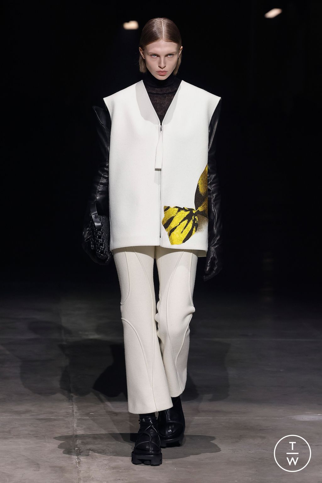 Fashion Week Milan Fall/Winter 2023 look 33 from the Jil Sander collection womenswear