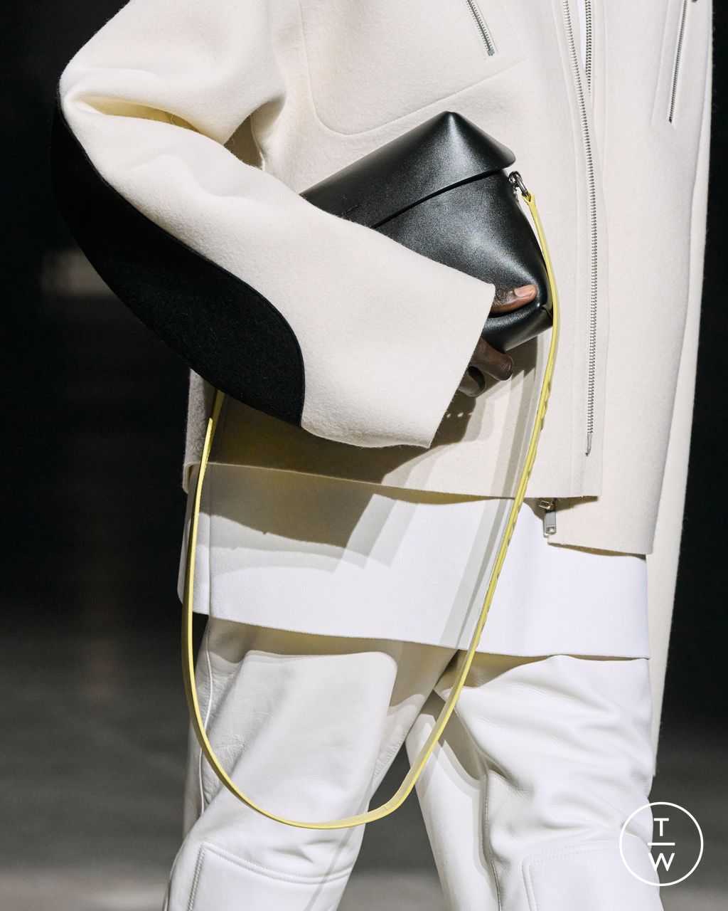 Fashion Week Milan Fall/Winter 2023 look 17 from the Jil Sander collection womenswear accessories